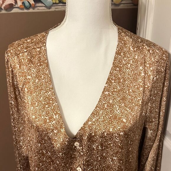 mittoshop Tops - Mittoshop Button-Up Blouse Size large Like new